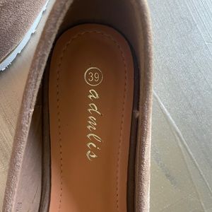 Admelis flats 8.5